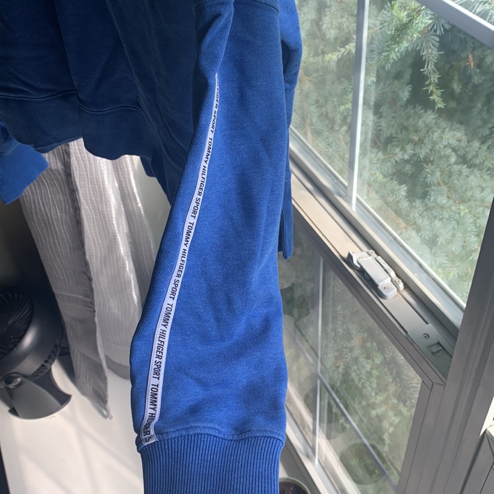 Cropped Hoodie - Picture 2 of 4